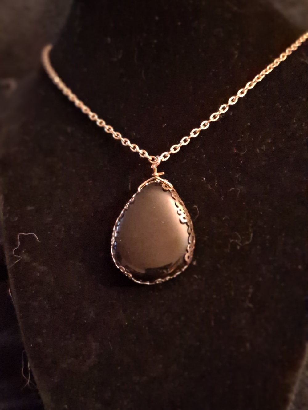 Elegant Black Teardrop Pendant Necklace - Unbranded